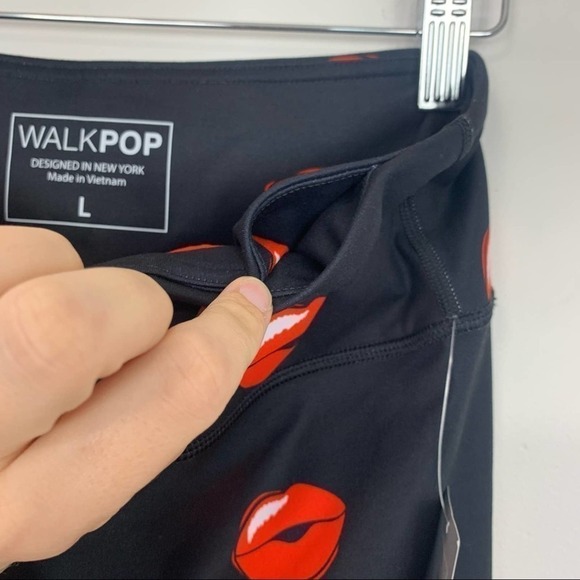 NWT Adore Me Walk Pop Cora Cozy Lip Print 7/8 Leggings Size Large - Picture 5 of 11